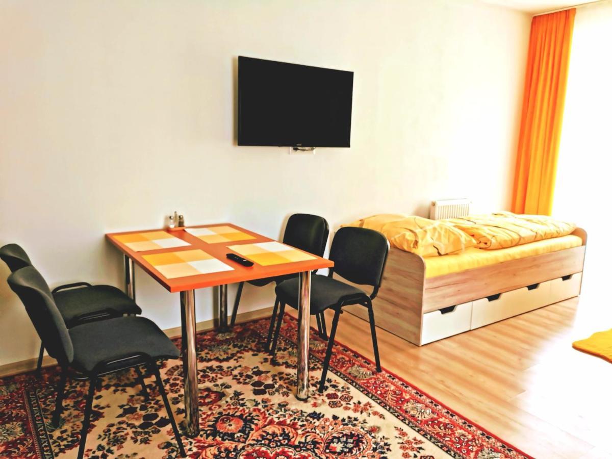 Comenius Apartments - Apartmany Na Rohu Svidnik Bagian luar foto